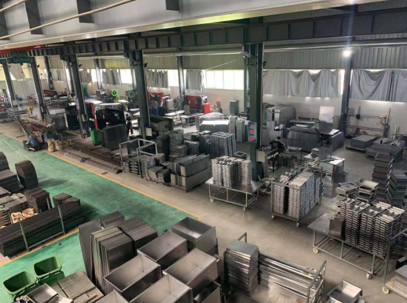 产业带工厂实拍 · 钣金加工与半成品区