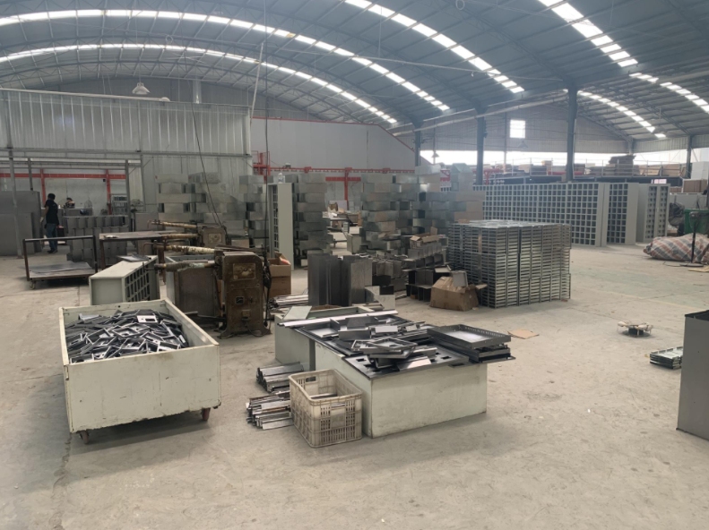 产业带工厂实拍 · 成品暂存与发货区